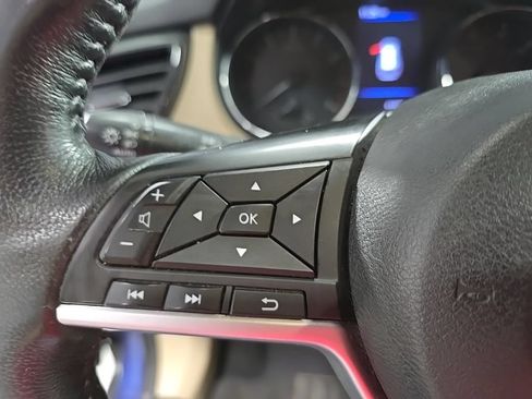Used 2018 Nissan Rogue SV w/ Sun & Sound Touring Package AWD/4WD image 38