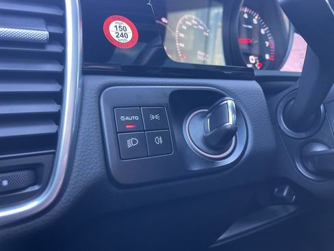 Certified 2023 Porsche Cayenne Platinum Edition image 34