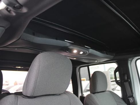 Used 2024 Jeep Wrangler Unlimited Sport AWD/4WD image 33