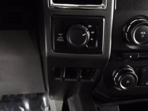 Used 2017 Ford F250 XLT w/ Snow Plow Prep Package image 25