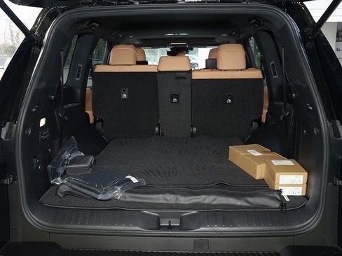 Used 2026 Lexus LX 600 4WD w/ Appearance Package image 38