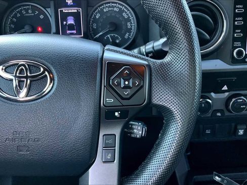 Used 2022 Toyota Tacoma TRD Off-Road image 23