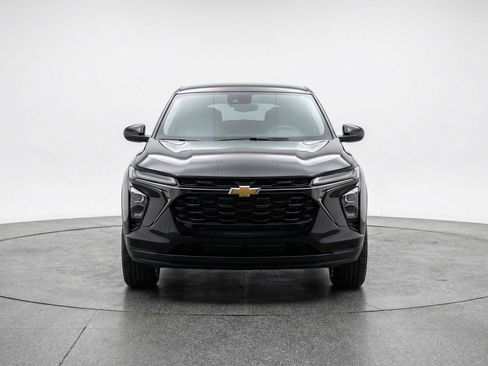 Used 2025 Chevrolet TrailBlazer LT image 2