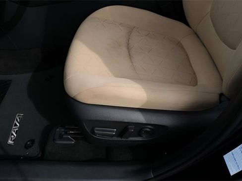 Used 2021 Toyota RAV4 XLE w/ Convenience Package image 14