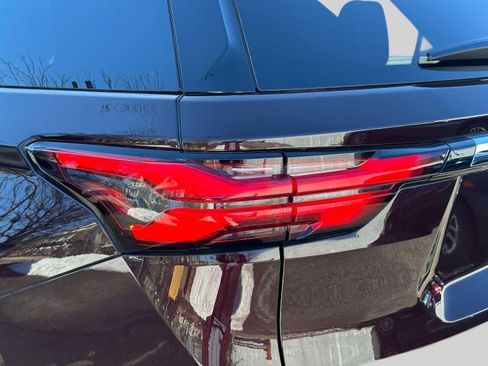 Used 2023 Chevrolet Traverse LT image 8