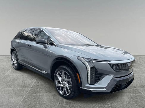 New 2026 Cadillac Optiq Luxury 1 image 7
