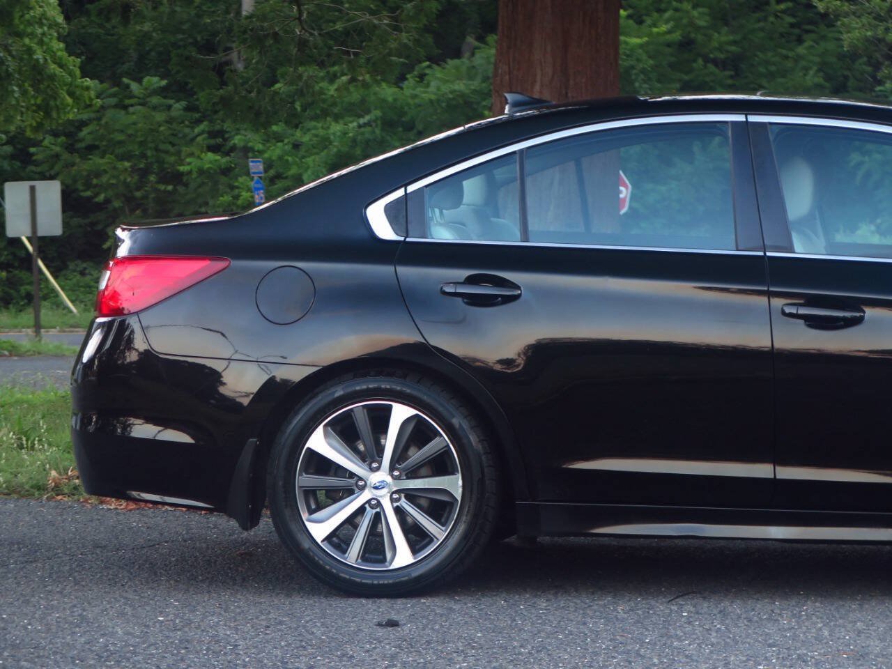 Used 2017 Subaru Legacy 2.5i Limited AWD/4WD image 22