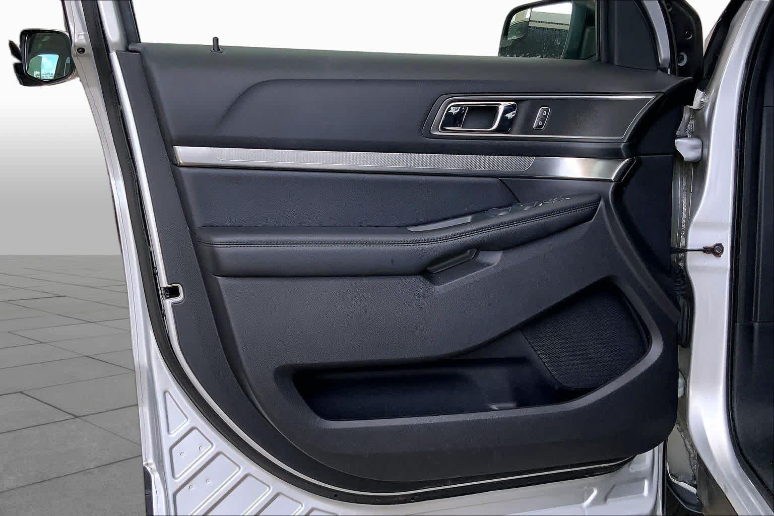 Used 2019 Ford Explorer XLT FWD image 22