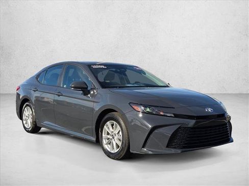 Used 2025 Toyota Camry LE image 3
