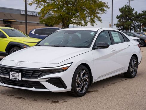 New 2025 Hyundai Elantra Sport image 3