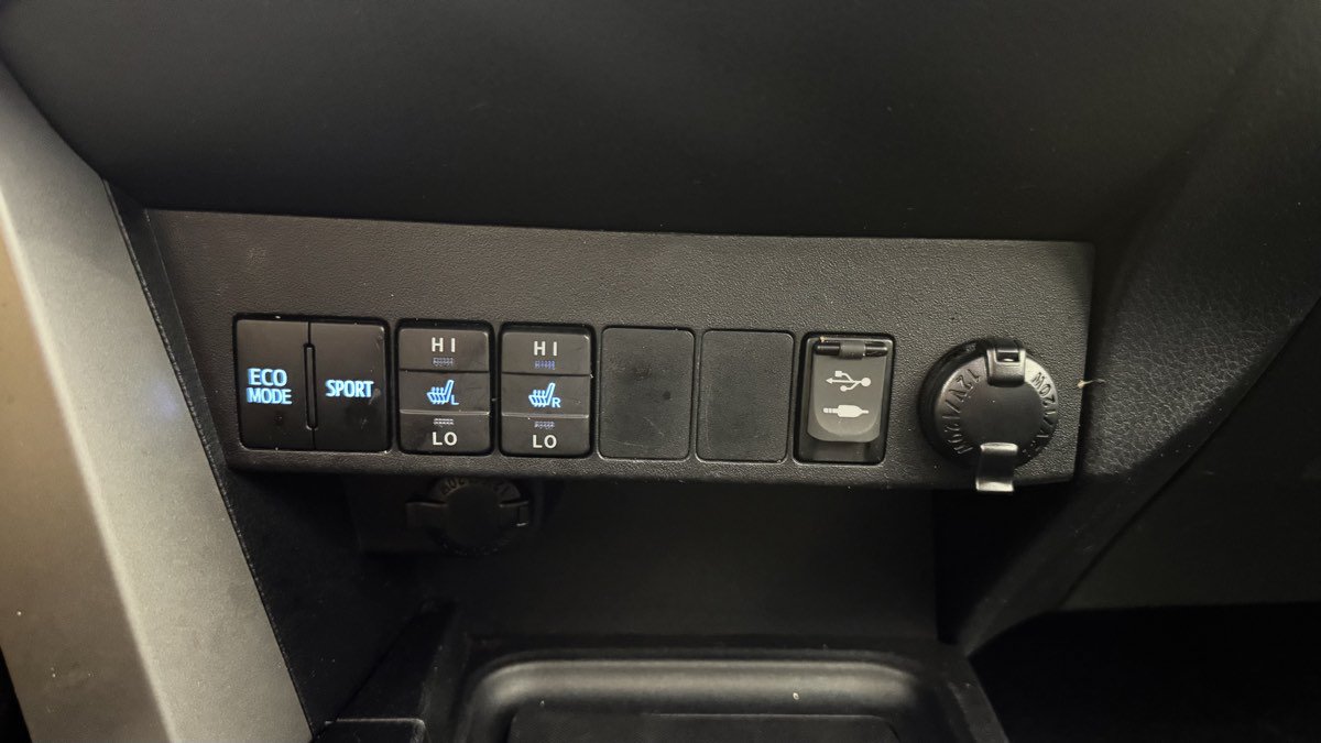 Used 2016 Toyota RAV4 Limited AWD/4WD image 24