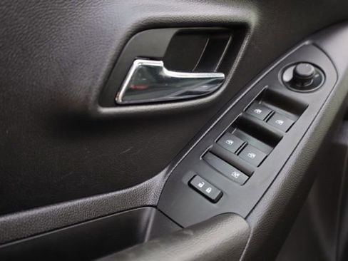 Used 2018 Chevrolet Trax LS image 16