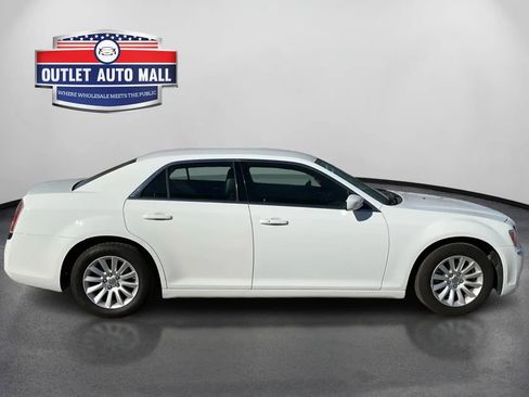 Used 2014 Chrysler 300 image 2