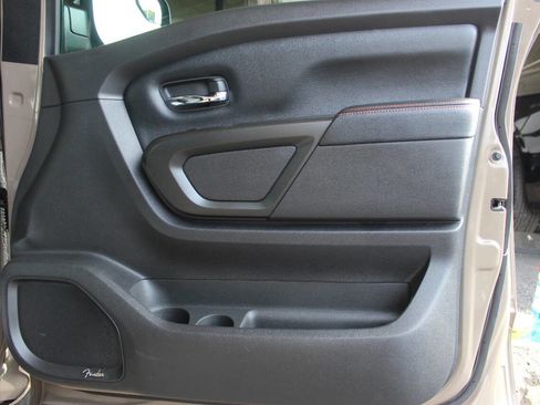 Used 2020 Nissan Titan PRO-4X w/ Pro-4x Convenience Package image 12