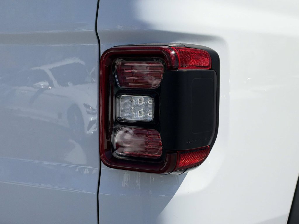Used 2023 Jeep Gladiator Rubicon w/ LED Lighting Group AWD/4WD image 30