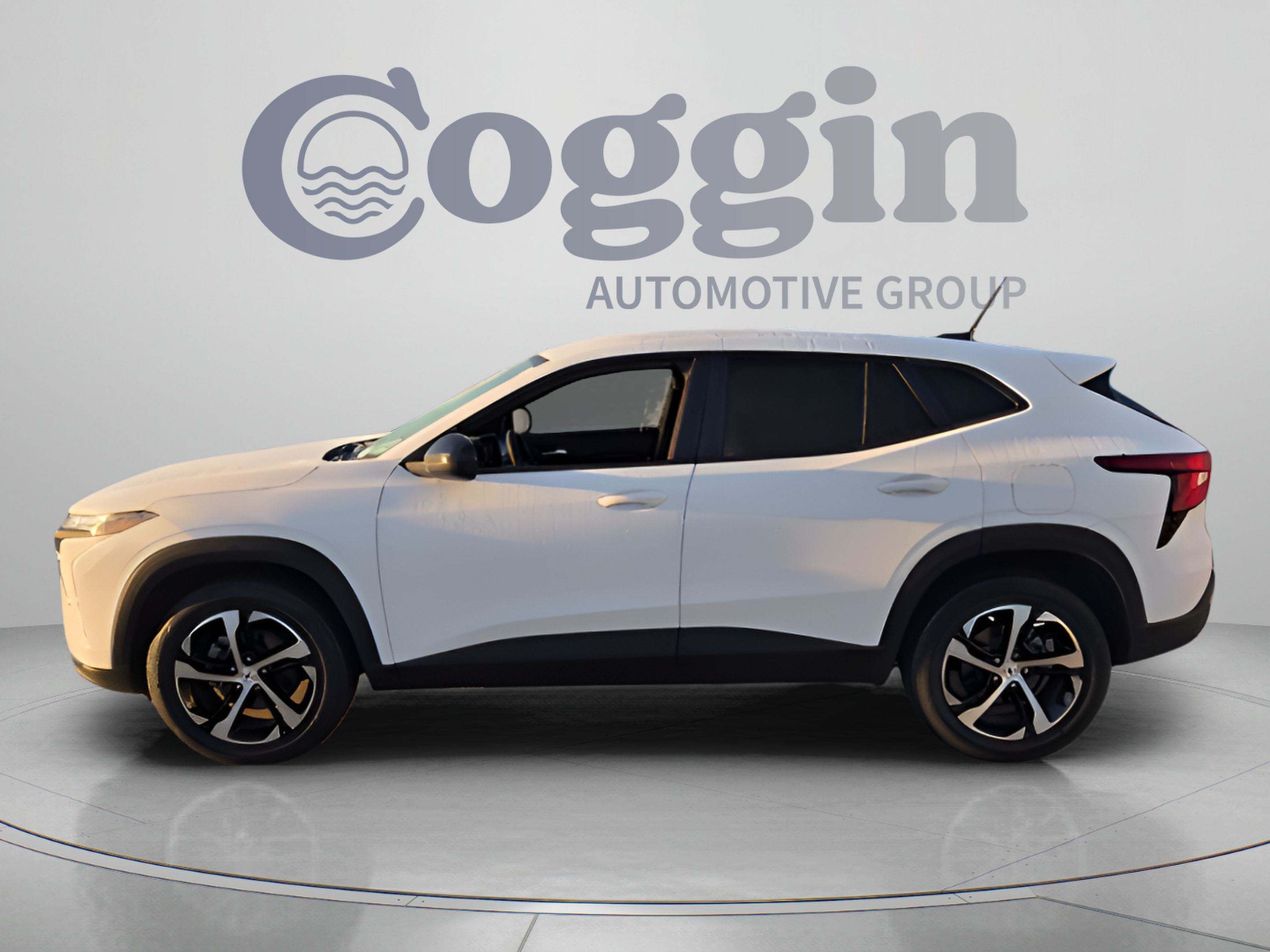 Certified 2024 Chevrolet Trax RS FWD image 2