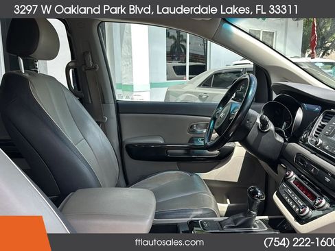 Used 2015 Kia Sedona EX FWD image 45