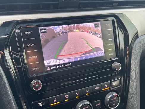 Used 2021 Volkswagen Passat 2.0T SE image 33