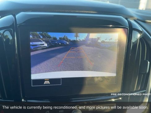 Used 2023 Chevrolet Traverse LT FWD image 17