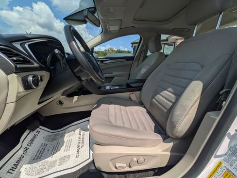 Used 2019 Ford Fusion SE FWD image 18