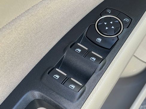 Used 2019 Ford Fusion SE image 16