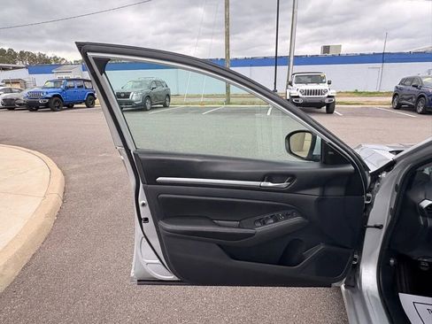 Used 2022 Nissan Altima 2.5 SV FWD image 27