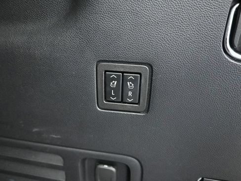 Used 2021 Chevrolet Traverse High Country w/ LPO, Floor Liner Package AWD/4WD image 38