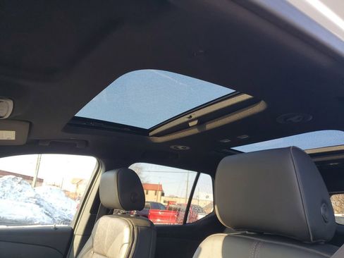 Used 2023 Chevrolet Traverse RS image 19