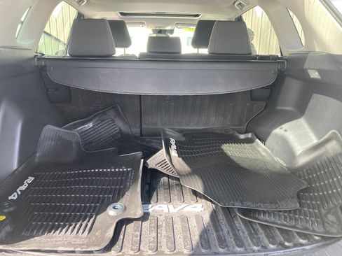 Used 2020 Toyota RAV4 XLE w/ Convenience Package image 30