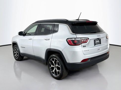 Used 2025 Jeep Compass Limited AWD/4WD image 10