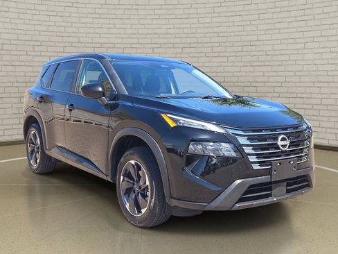 Certified 2025 Nissan Rogue SV FWD image 3