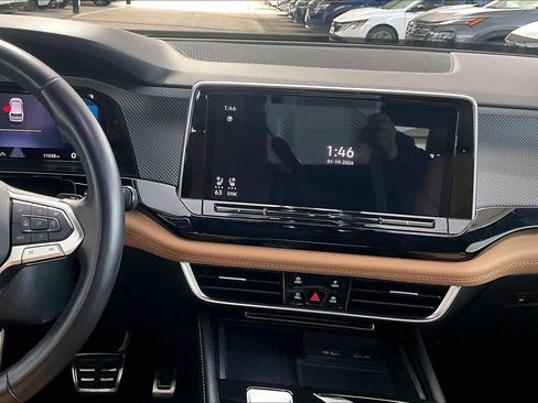 Used 2024 Volkswagen Atlas Cross Sport SEL R-Line image 7