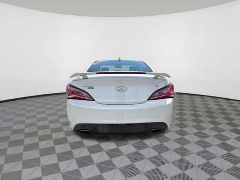 Used 2013 Hyundai Genesis 3.8 RWD image 5
