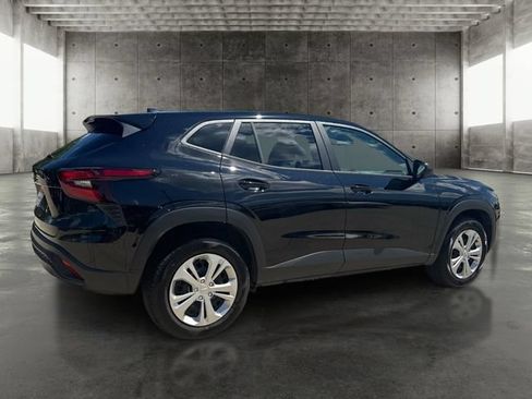 Used 2026 Chevrolet Trax LS FWD image 5