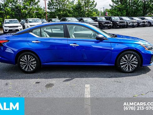 Used 2025 Nissan Altima 2.5 SV FWD image 9