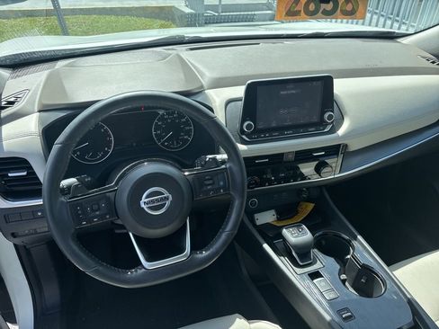 Certified 2021 Nissan Rogue SV w/ Premium Package FWD image 13