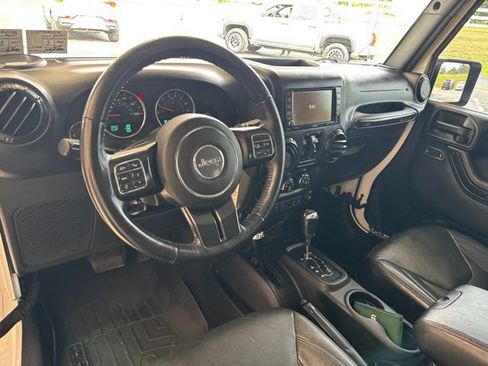 Used 2017 Jeep Wrangler Unlimited Sahara AWD/4WD image 15