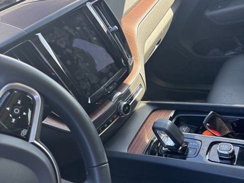 Used 2024 Volvo XC60 B5 Plus w/ Climate Package image 21