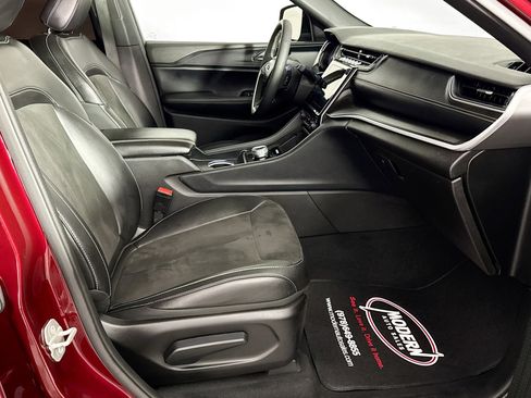 Used 2024 Jeep Grand Cherokee L Altitude image 32