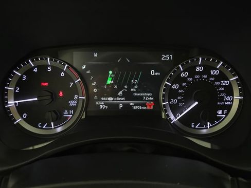 Used 2024 Toyota Highlander LE AWD/4WD image 21