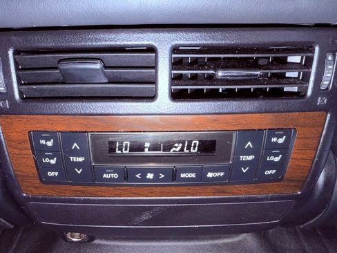 Used 2019 Toyota Land Cruiser image 13