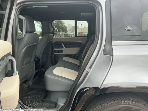 Used 2023 Land Rover Defender 110 X-Dynamic SE image 10