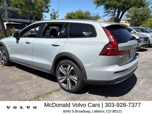Used 2025 Volvo V60 B5 Cross Country Plus AWD/4WD image 2