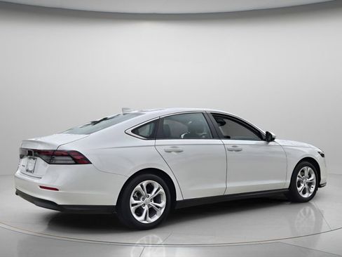 Certified 2025 Honda Accord LX image 7