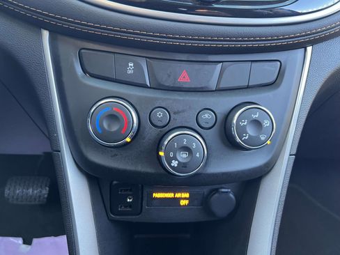 Certified 2022 Chevrolet Trax LT w/ LT Convenience Package image 26