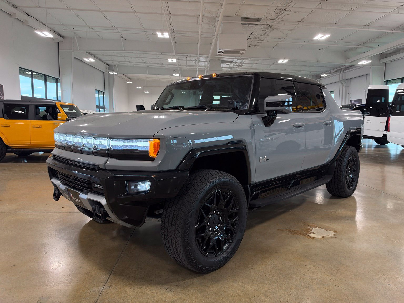 Used 2025 GMC Hummer EV 2X w/ LPO, Illumination Package AWD/4WD image 3