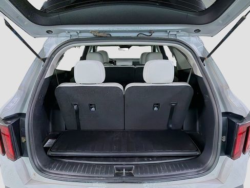 Used 2025 Kia Sorento S image 28