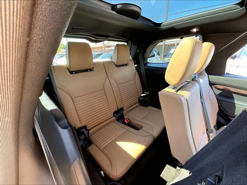 Used 2025 Land Rover Discovery Dynamic SE AWD/4WD image 30