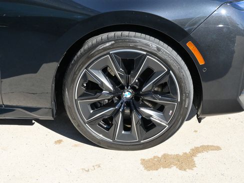 Used 2023 BMW 760i xDrive w/ Executive Package image 12