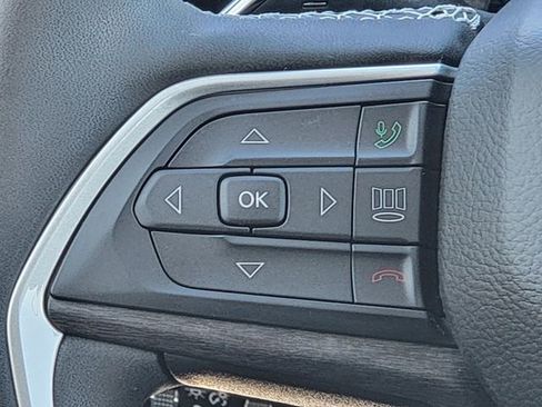 Certified 2023 Jeep Grand Cherokee Limited image 33
